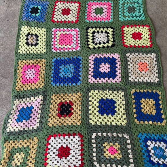Vintage Granny Square Green Cottagecore Grandmacore Crochet Quilt Lap Blanket - Picture 2 of 4